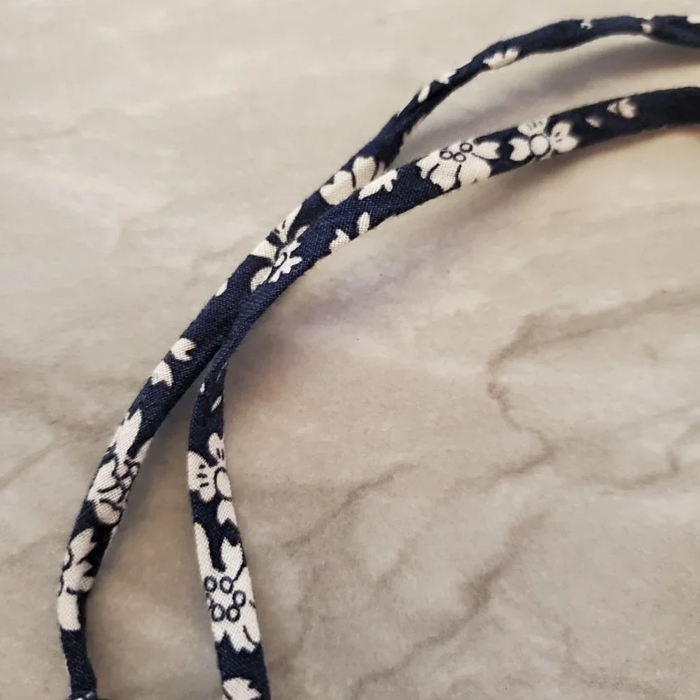 🦄 J.Crew Cuts Silver Glitter Unicorn Chamrs Stars Ball Fabric Tie Necklace 🦄